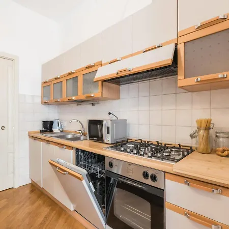 Apartamento The Rent - Spacious Three-bedroom Near The Colosseum Roma