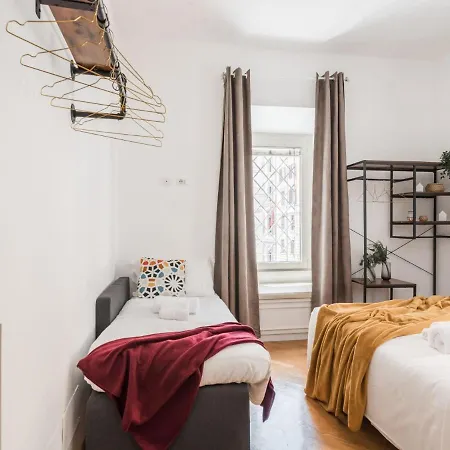 Apartamento The Rent - Spacious Three-bedroom Near The Colosseum *