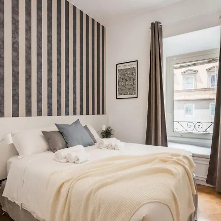 The Rent - Spacious Three-bedroom Near The Colosseum * Roma