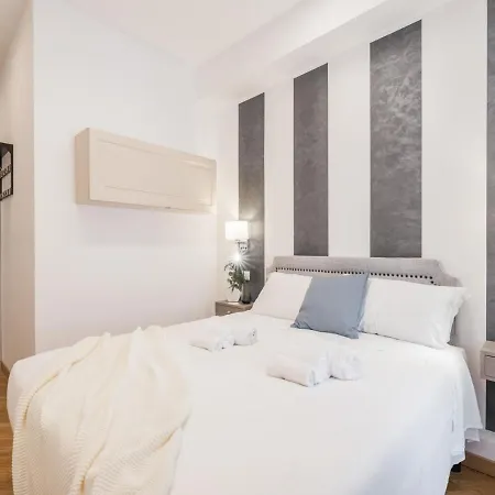 The Rent - Spacious Three-bedroom Near The Colosseum Apartamento *