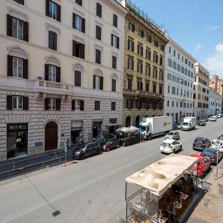 The Rent - Spacious Three-bedroom Near The Colosseum Apartamento