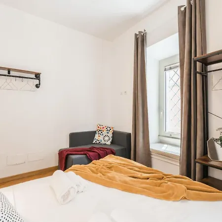 Apartamento The Rent - Spacious Three-bedroom Near The Colosseum Roma