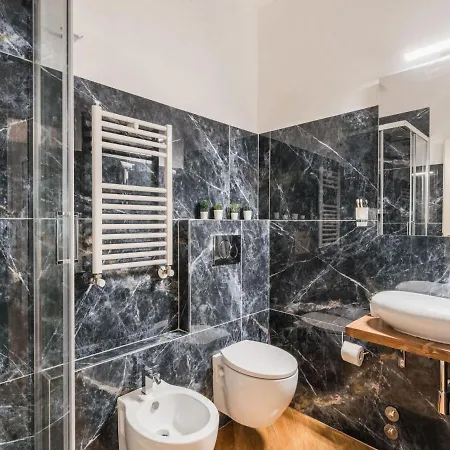 The Rent - Spacious Three-bedroom Near The Colosseum * Roma