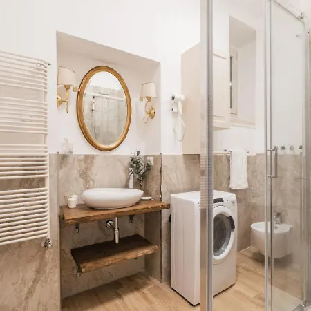 The Rent - Spacious Three-bedroom Near The Colosseum Rom
